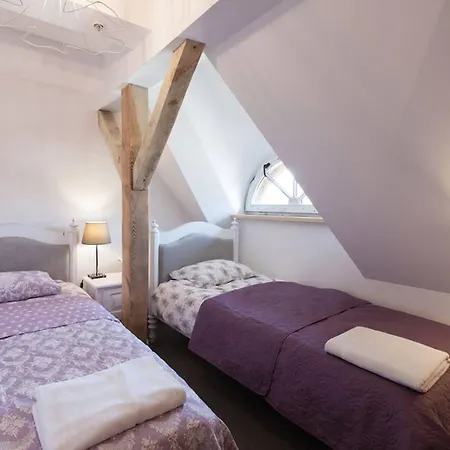 Zabytkowy Spichlerz W Olsztynie Koło Częstochowy