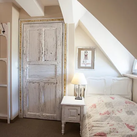 Zabytkowy Spichlerz W Olsztynie Kolo Czestochowy Locanda