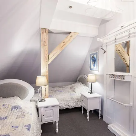 Zabytkowy Spichlerz W Olsztynie Kolo Czestochowy * Olsztyn (Silesia)