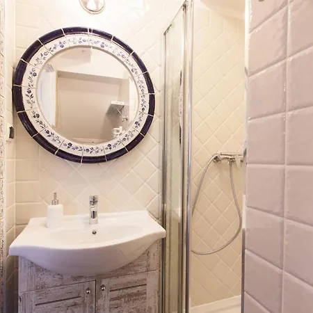 Zabytkowy Spichlerz W Olsztynie Kolo Czestochowy Locanda