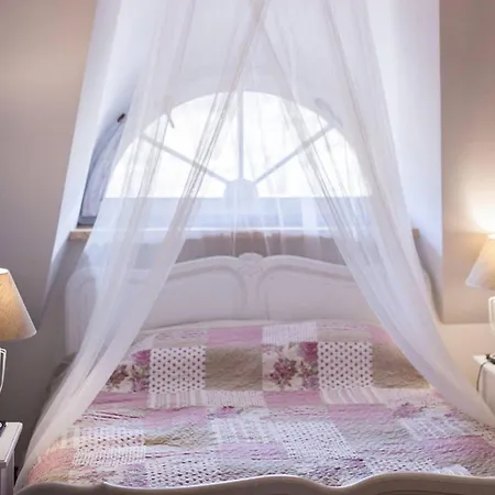 Zabytkowy Spichlerz W Olsztynie Kolo Czestochowy Locanda