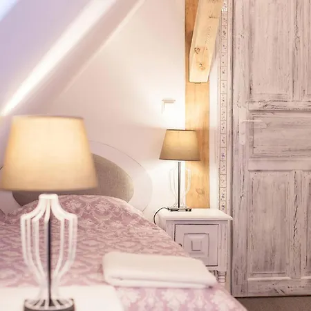 Zabytkowy Spichlerz W Olsztynie Kolo Czestochowy Locanda *