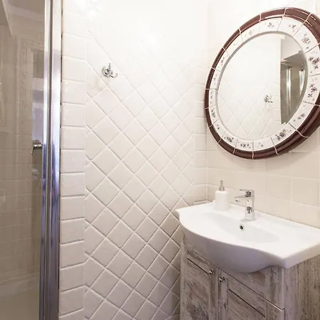 Zabytkowy Spichlerz W Olsztynie Kolo Czestochowy * Olsztyn (Silesia)