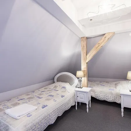 Zabytkowy Spichlerz W Olsztynie Kolo Czestochowy * Olsztyn (Silesia)