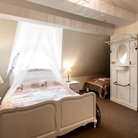 Zabytkowy Spichlerz W Olsztynie Kolo Czestochowy *