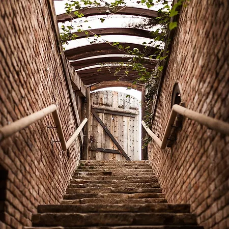 Zabytkowy Spichlerz W Olsztynie Koło Częstochowy Zajazd