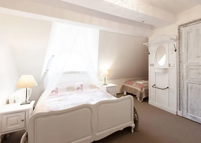 Zabytkowy Spichlerz W Olsztynie Kolo Czestochowy *