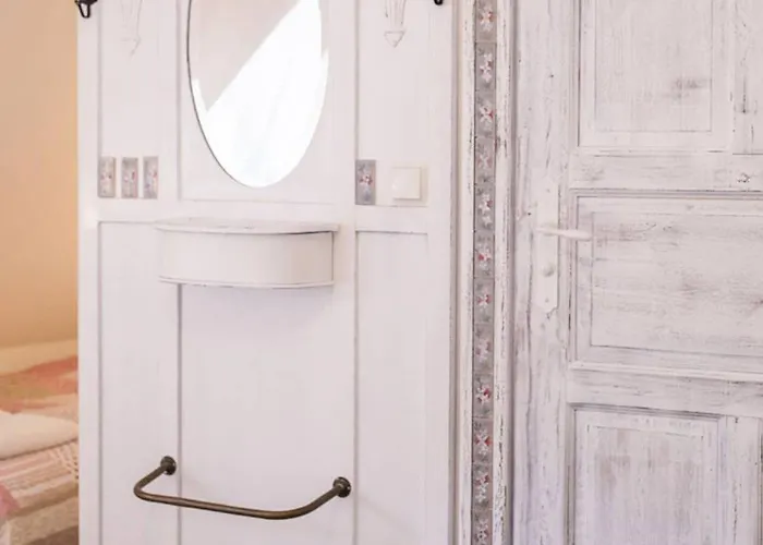 אורחן Zabytkowy Spichlerz W Olsztynie Kolo Czestochowy אולשטין