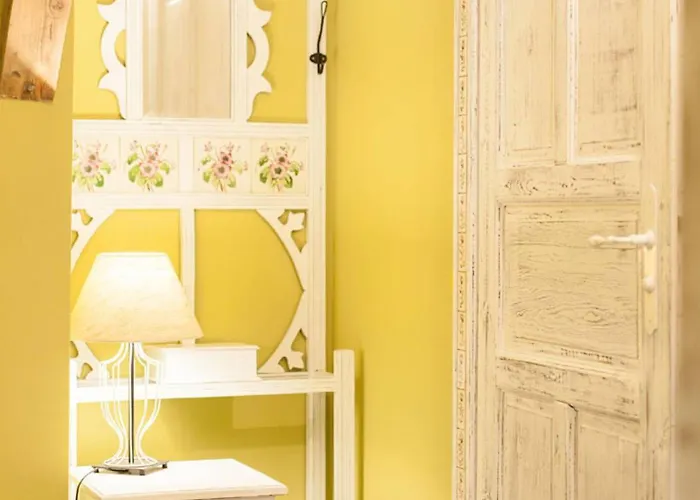 Zabytkowy Spichlerz W Olsztynie Kolo Czestochowy Olsztyn (Silesia)