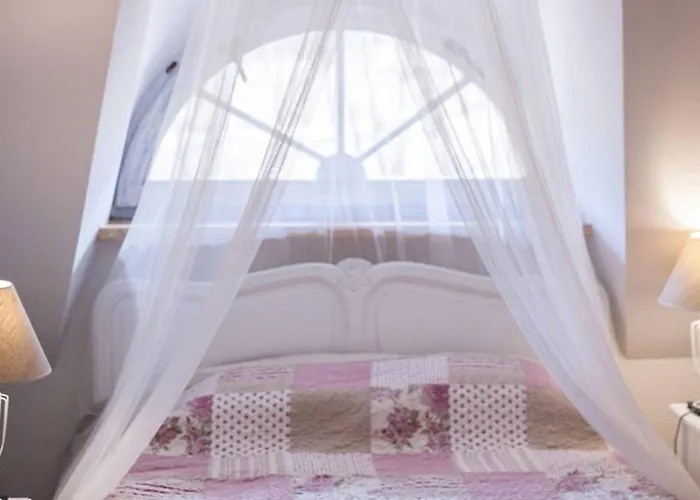 Zabytkowy Spichlerz W Olsztynie Kolo Czestochowy אורחן