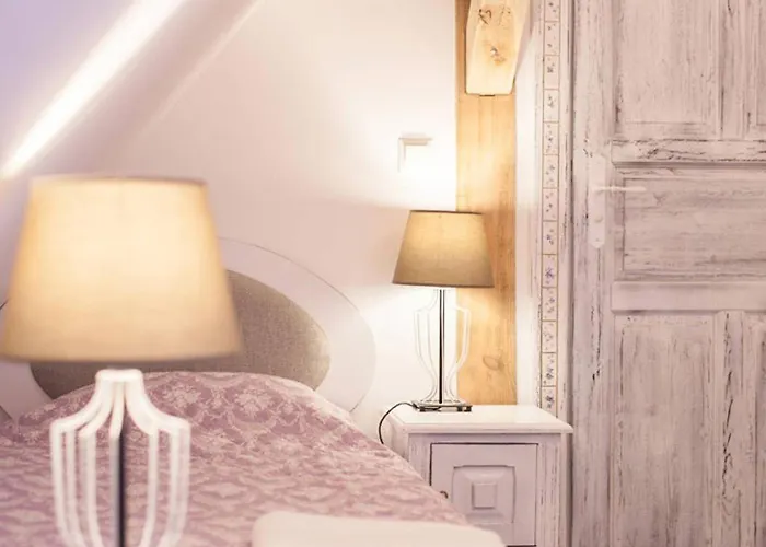 Zabytkowy Spichlerz W Olsztynie Kolo Czestochowy Inn *