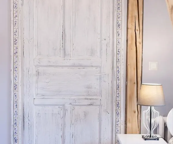 Zabytkowy Spichlerz W Olsztynie Kolo Czestochowy אורחן