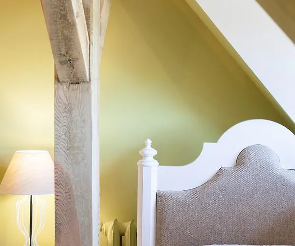 Zabytkowy Spichlerz W Olsztynie Kolo Czestochowy אורחן