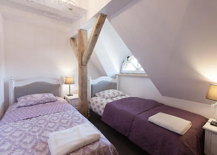 Zabytkowy Spichlerz W Olsztynie Kolo Czestochowy * Olsztyn (Silesia)