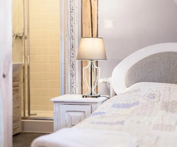 Zabytkowy Spichlerz W Olsztynie Kolo Czestochowy Inn *