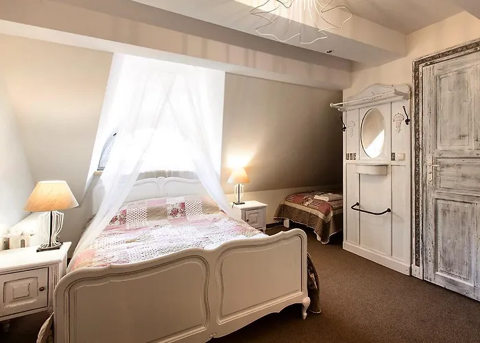 Zabytkowy Spichlerz W Olsztynie Kolo Czestochowy *