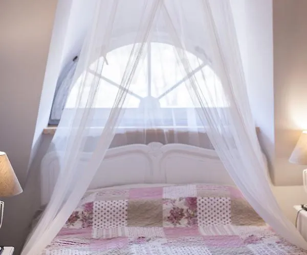 Zabytkowy Spichlerz W Olsztynie Kolo Czestochowy